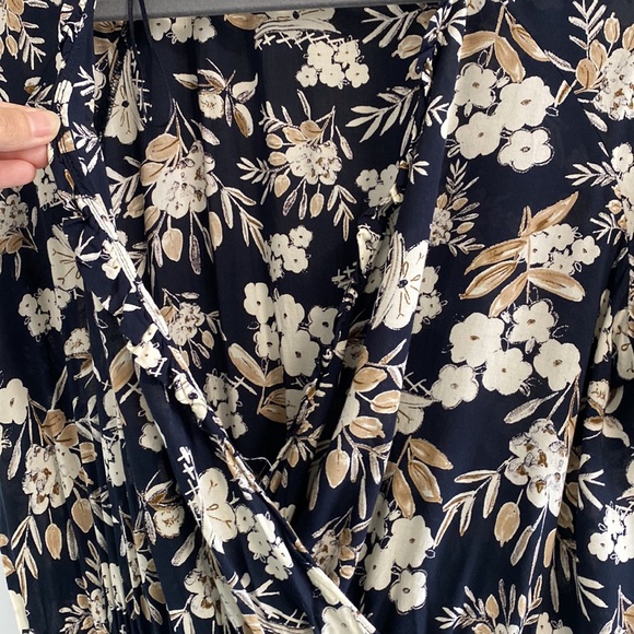 ZARA Floral Wrap Dress in Medium - Picture 6 of 9